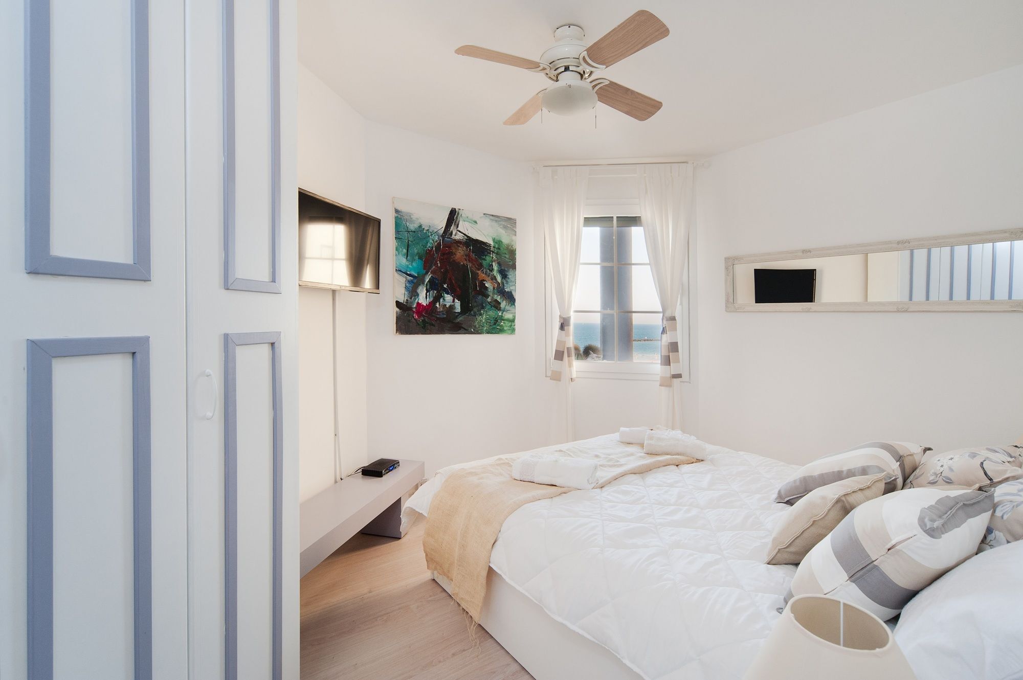 Chic 3Br Apt W Sauna & Parking On The Beach By Sea N' Rent Tel Aviv Eksteriør billede