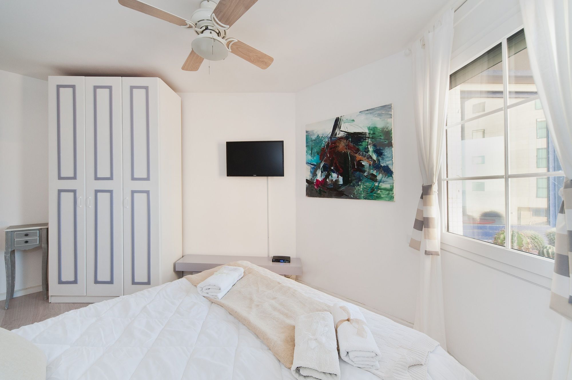 Chic 3Br Apt W Sauna & Parking On The Beach By Sea N' Rent Tel Aviv Eksteriør billede